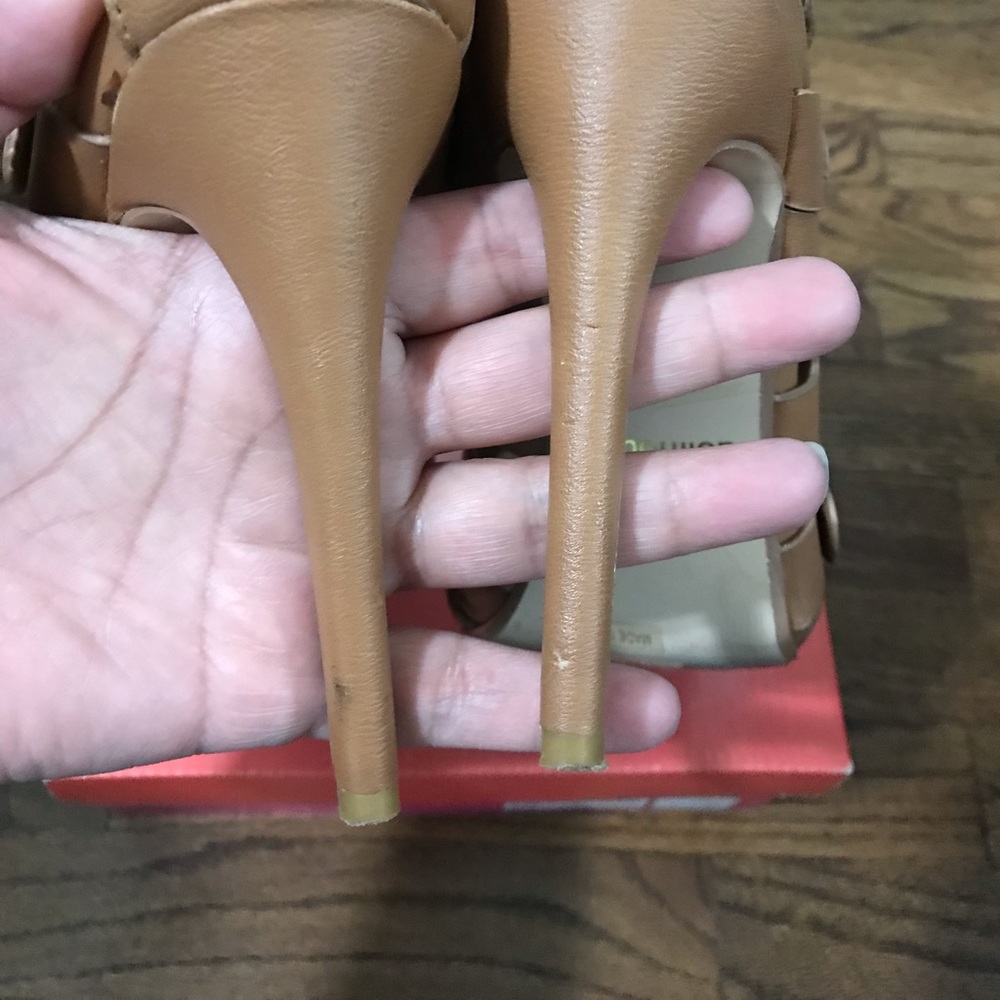 Heels - Picture 5 of 5